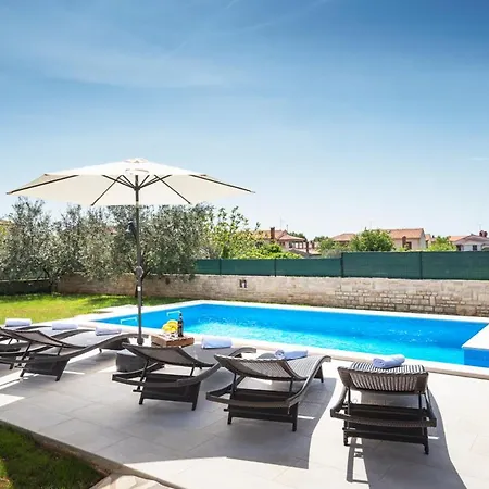 Sleeps 6 With Pool Air Con And Wifi Villa *