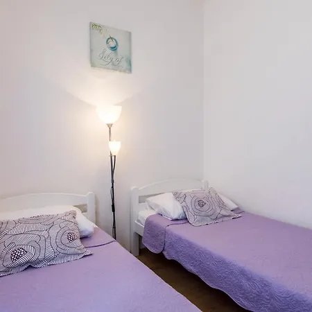 Villa Sleeps 6 With Pool Air Con And Wifi
